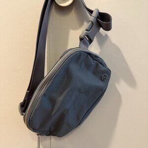Lululemon Everywhere Belt Bag 1L Solar Grey